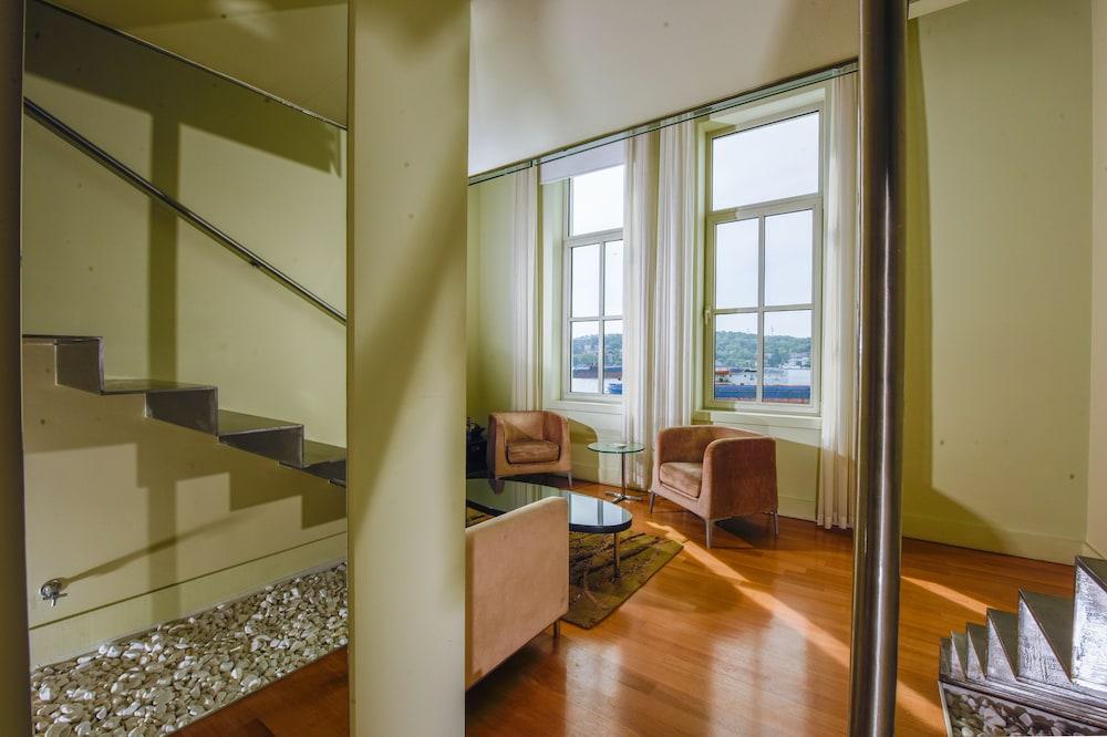 A'jia Otel